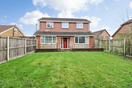 5 bedroom Detached house to let in Swan Lane, Sellindge, TN25
