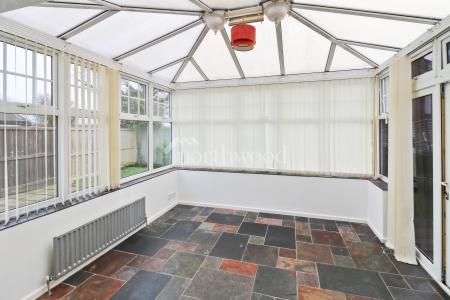 5 bedroom Detached house to let in Swan Lane, Sellindge, TN25