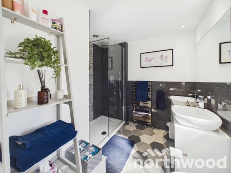 4 bedroom Semi-detached house for sale in Common Way, Hothfield, TN26