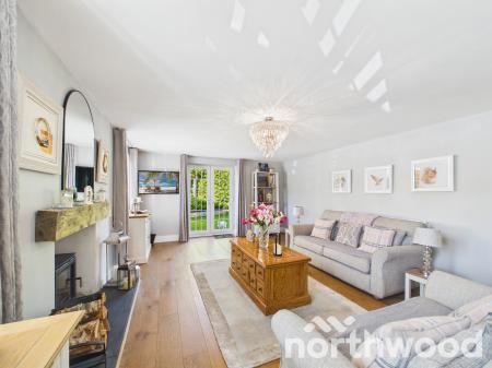 4 bedroom Semi-detached house for sale in Common Way, Hothfield, TN26