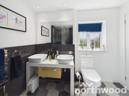 4 bedroom Semi-detached house for sale in Common Way, Hothfield, TN26
