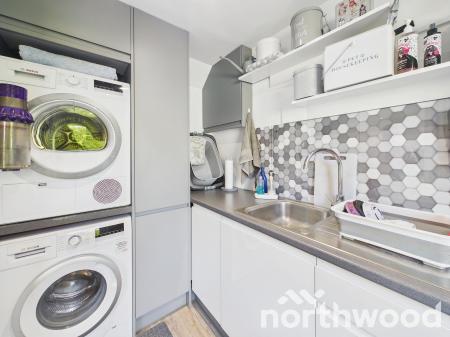 4 bedroom Semi-detached house for sale in Common Way, Hothfield, TN26
