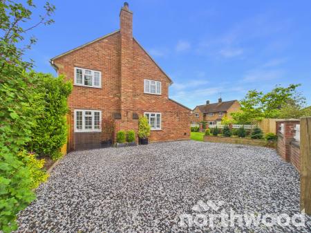 4 bedroom Semi-detached house for sale in Common Way, Hothfield, TN26