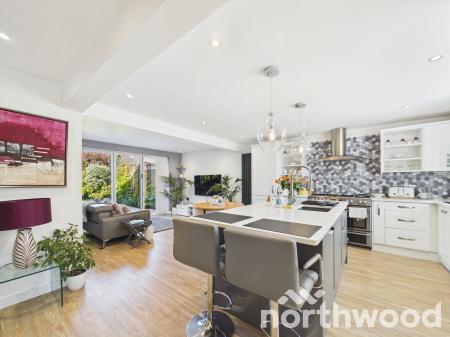 4 bedroom Semi-detached house for sale in Common Way, Hothfield, TN26