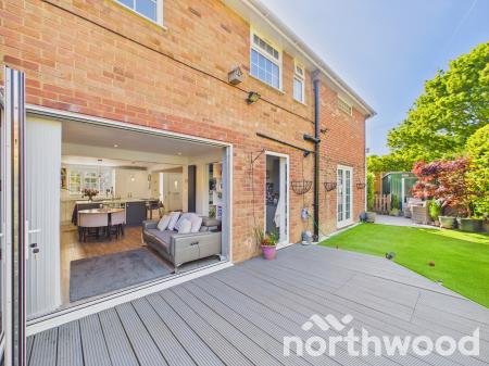 4 bedroom Semi-detached house for sale in Common Way, Hothfield, TN26