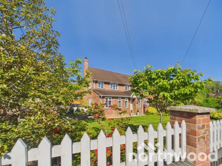 4 bedroom Semi-detached house for sale in Common Way, Hothfield, TN26