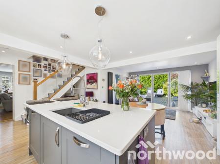 4 bedroom Semi-detached house for sale in Common Way, Hothfield, TN26