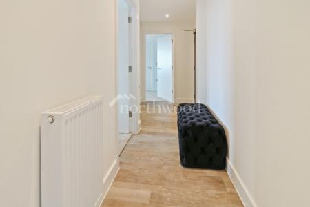 2 bedroom Flat to let in George Street, Victoria Point, Victoria Point, Ashford, TN23
