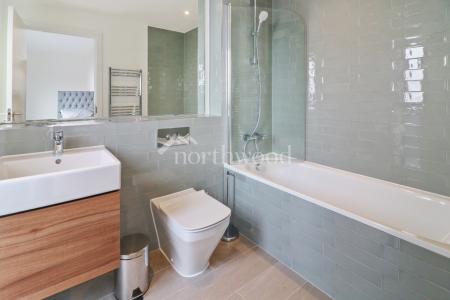 2 bedroom Flat to let in George Street, Victoria Point, Victoria Point, Ashford, TN23