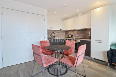 2 bedroom Flat to let in George Street, Victoria Point, Victoria Point, Ashford, TN23