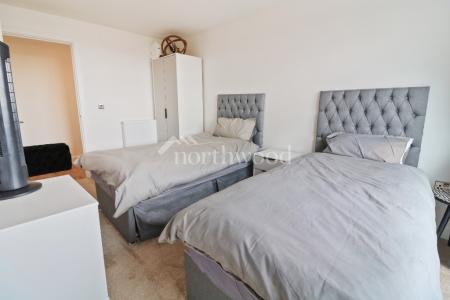 2 bedroom Flat to let in George Street, Victoria Point, Victoria Point, Ashford, TN23