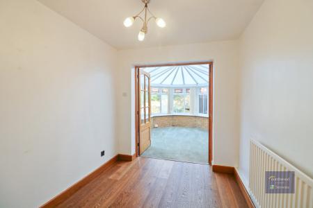 4 bedroom Detached house to let in Chestnut Lane, Ashford, TN23