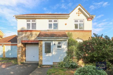 4 bedroom Detached house to let in Chestnut Lane, Ashford, TN23