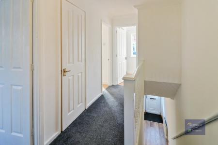 4 bedroom Detached house to let in Chestnut Lane, Ashford, TN23