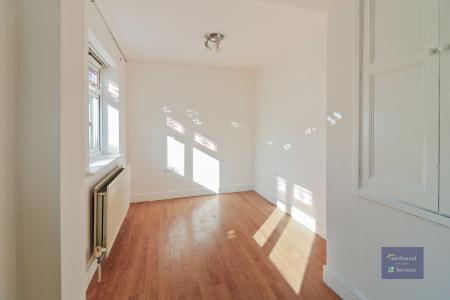 4 bedroom Detached house to let in Chestnut Lane, Ashford, TN23