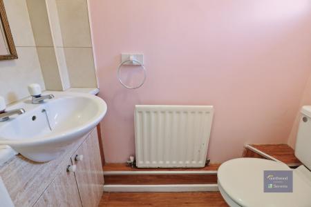 4 bedroom Detached house to let in Chestnut Lane, Ashford, TN23