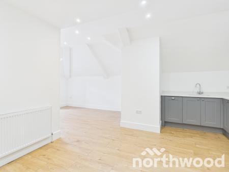 2 bedroom Flat to let in Bank Street, Town Centre, Ashford, TN23