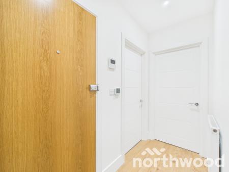2 bedroom Flat to let in Bank Street, Town Centre, Ashford, TN23
