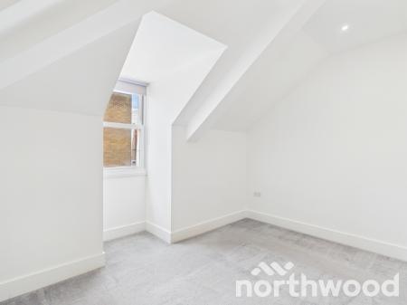 2 bedroom Flat to let in Bank Street, Town Centre, Ashford, TN23