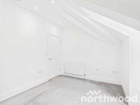 2 bedroom Flat to let in Bank Street, Town Centre, Ashford, TN23