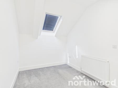 2 bedroom Flat to let in Bank Street, Town Centre, Ashford, TN23