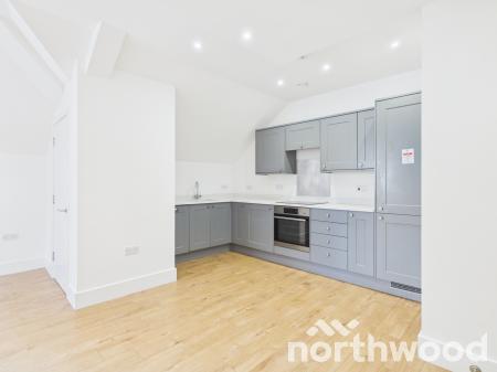 2 bedroom Flat to let in Bank Street, Town Centre, Ashford, TN23