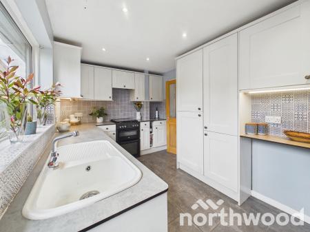 2 bedroom Bungalow for sale in Lower Road, Woodchurch, TN26