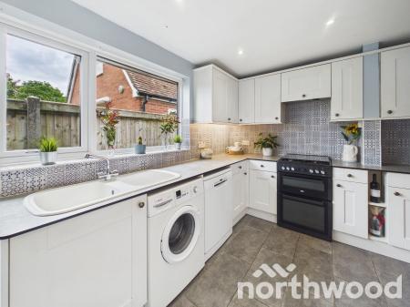 2 bedroom Bungalow for sale in Lower Road, Woodchurch, TN26