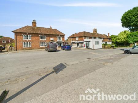 3 bedroom Flat for sale in The Grove, Pluckley, TN27