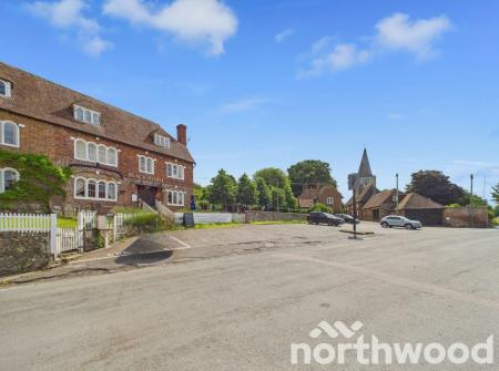 3 bedroom Flat for sale in The Grove, Pluckley, TN27