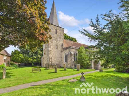 3 bedroom Flat for sale in The Grove, Pluckley, TN27