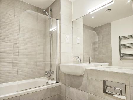 2 bedroom Flat to let in Hampton Place, Ashford, TN23