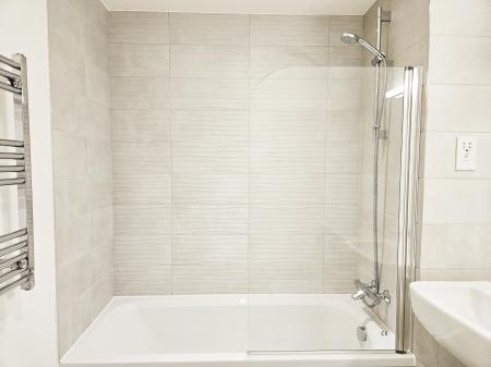 2 bedroom Flat to let in Hampton Place, Ashford, TN23
