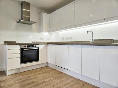 2 bedroom Flat to let in Hampton Place, Ashford, TN23