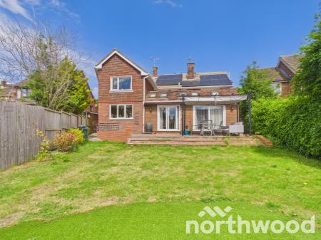 6 bedroom Detached house for sale in Faversham Road, Boughton Aluph, TN25