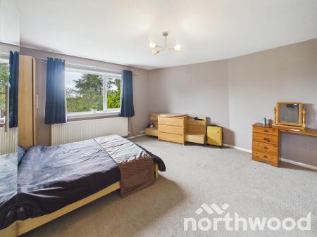 6 bedroom Detached house for sale in Faversham Road, Boughton Aluph, TN25