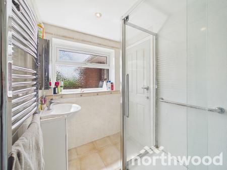 6 bedroom Detached house for sale in Faversham Road, Boughton Aluph, TN25