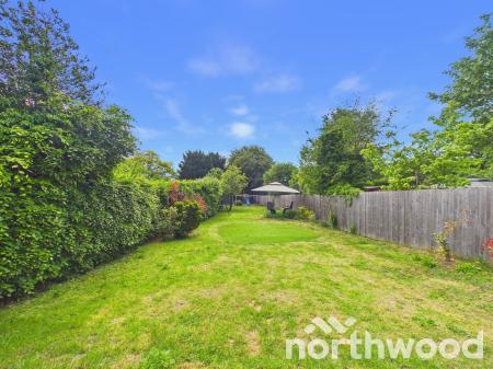 6 bedroom Detached house for sale in Faversham Road, Boughton Aluph, TN25