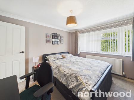 6 bedroom Detached house for sale in Faversham Road, Boughton Aluph, TN25