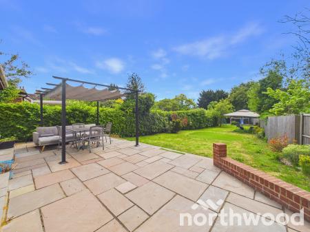 6 bedroom Detached house for sale in Faversham Road, Boughton Aluph, TN25