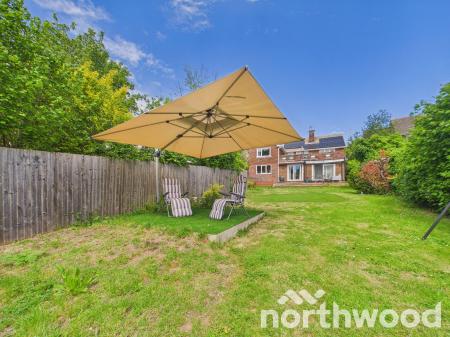6 bedroom Detached house for sale in Faversham Road, Boughton Aluph, TN25