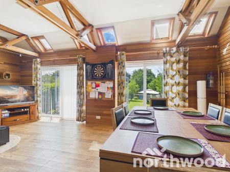6 bedroom Detached house for sale in Faversham Road, Boughton Aluph, TN25