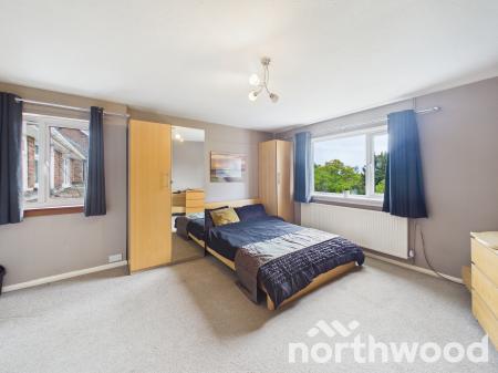 6 bedroom Detached house for sale in Faversham Road, Boughton Aluph, TN25