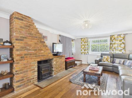 6 bedroom Detached house for sale in Faversham Road, Boughton Aluph, TN25