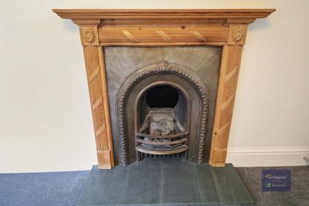 2 bedroom Terraced House to let in The Street, Egerton, TN27