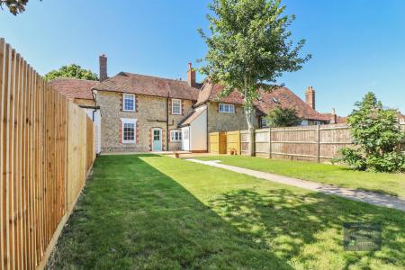 2 bedroom Terraced House to let in The Street, Egerton, TN27