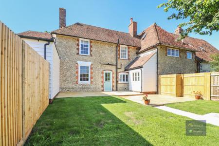 3 bedroom Terraced House to let in The Street, Egerton, TN27