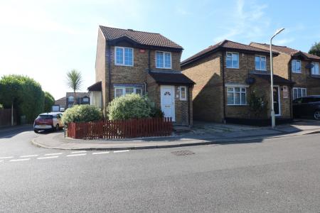 3 bedroom Detached house to let in Drake Road, Willesborough, Ashford, TN24