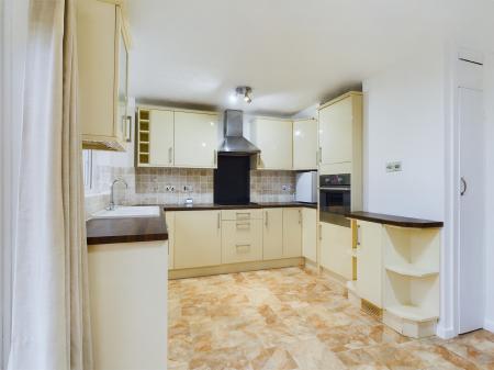 3 bedroom Detached house to let in Drake Road, South Willesborough, Ashford, TN24