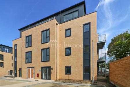 2 bedroom Flat to let in New Town Road, New Town, Ashford, TN24